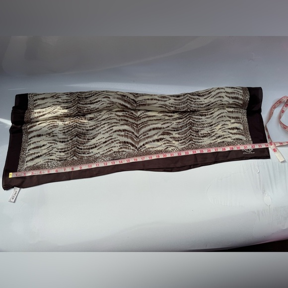 Oscar de la Renta 100% Silk Square Scarf Brown Cream Animal Print 34x34 - Picture 5 of 5